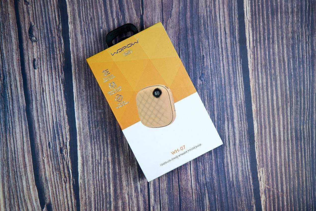 既是充电宝又是暖宝宝,既是充电宝又是插头