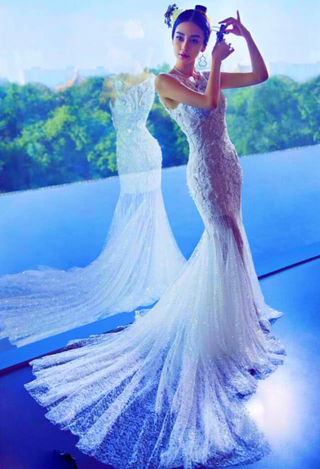 杨颖黄晓明提裙摆,杨颖黄晓明裙摆