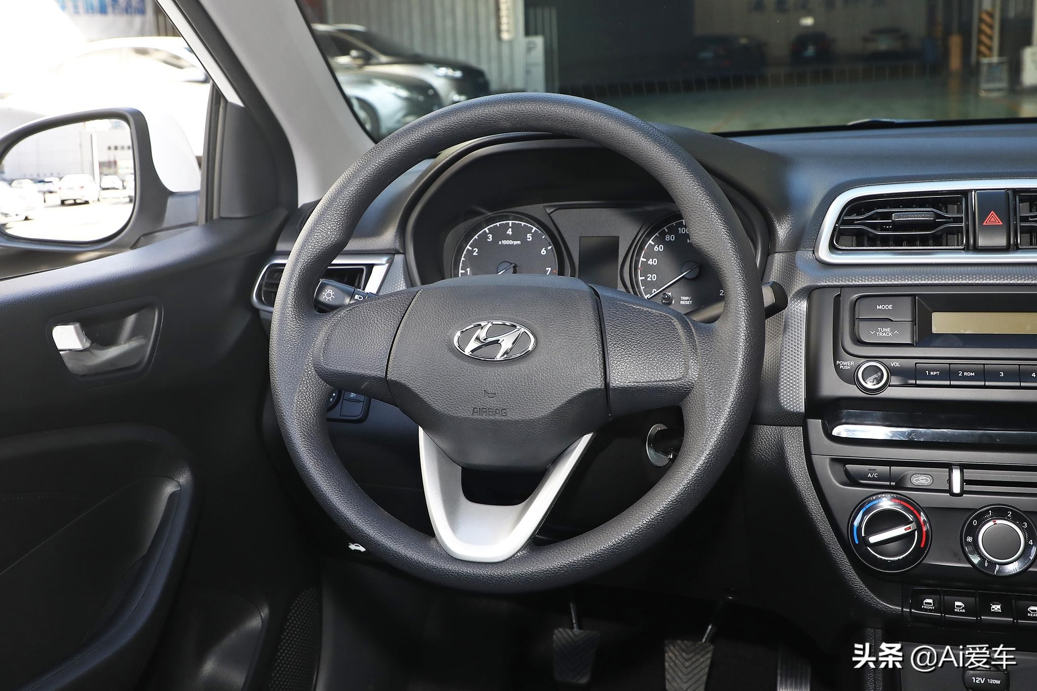 5.1l油耗是多少钱一公里,15年现代瑞纳手动测评