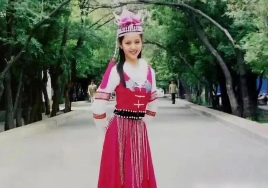 佟丽娅采访女性,佟丽娅采访新女性