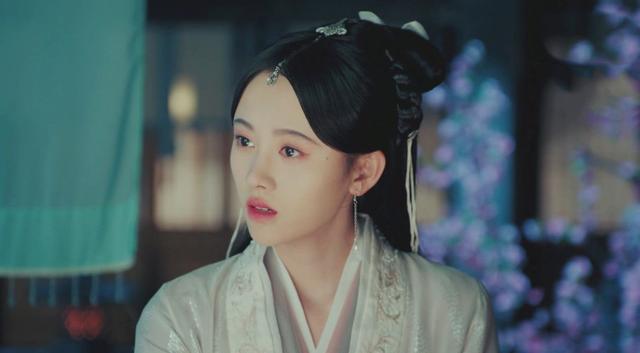 白蛇传与雷峰塔的故事,《白蛇传》中的雷峰塔有什么象征