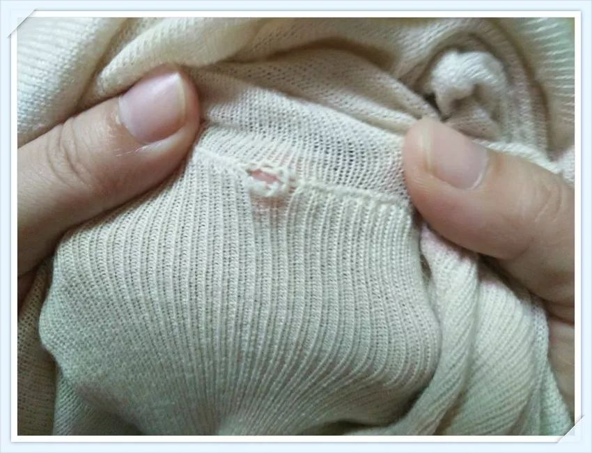 买衣服一般是买正品还是贵的,来教你买衣服怎么看质量