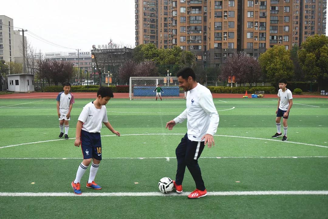 小学春季足球联赛开赛仪式,2021年中小学校园足球比赛开幕式