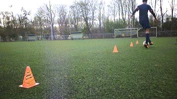 足球教程如何射力量球,左右开弓对手防不胜防