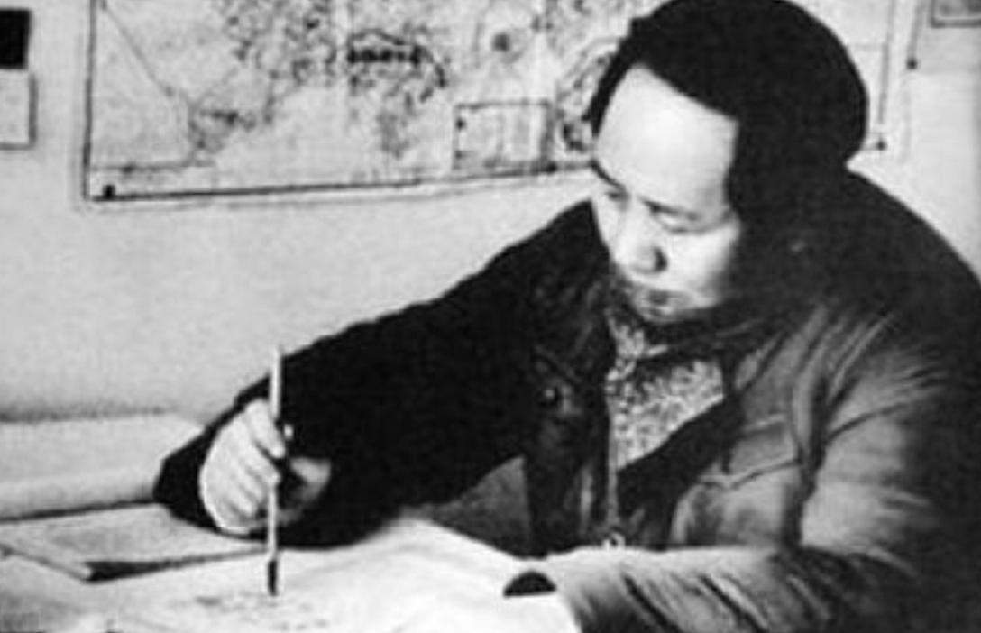 毛主席月薪多少？多次带头降低工资，还提议自己工资降为300元