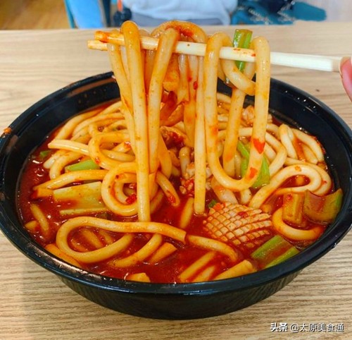 新疆网红爆款爆辣炒米粉,超辣的新疆炒米粉推荐