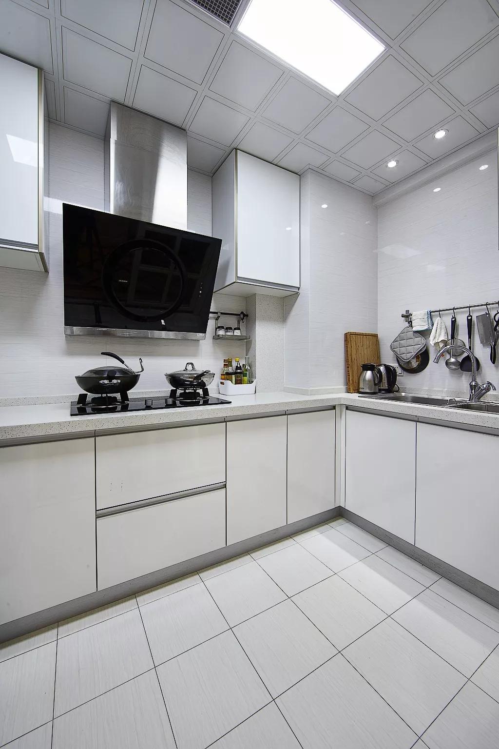 厨房橱柜如何配色显档次,北欧风厨房橱柜配色