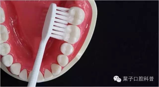 牙可以刷的干干净净的小秘诀,牙到底怎么刷才能刷得干净