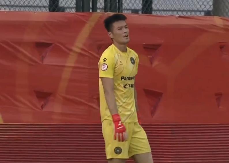 足球世界波扳平,桂宏世界波读秒绝平梅州成功冲超