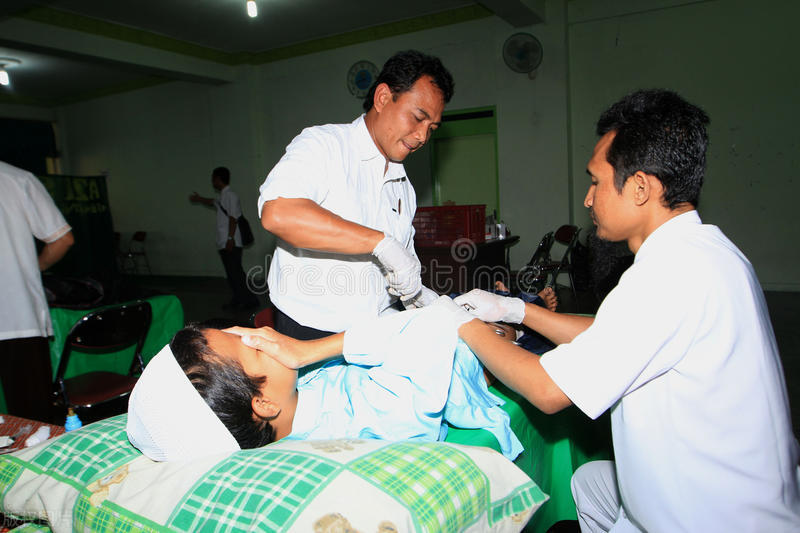 包皮切得太短了怎么办,包皮过长该不该割掉呢