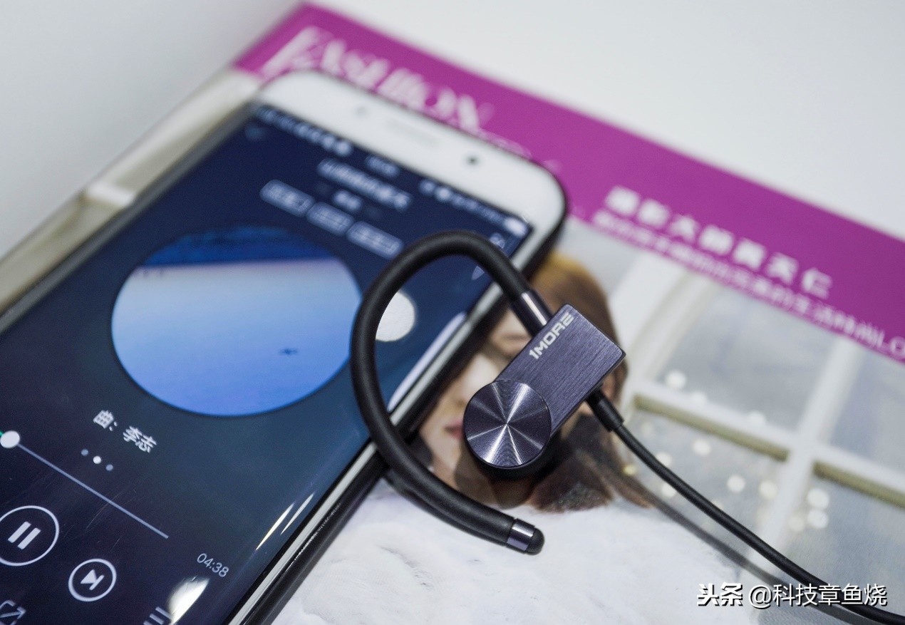 运动的时候耳机总是停,运动耳机戴不上去是怎么回事