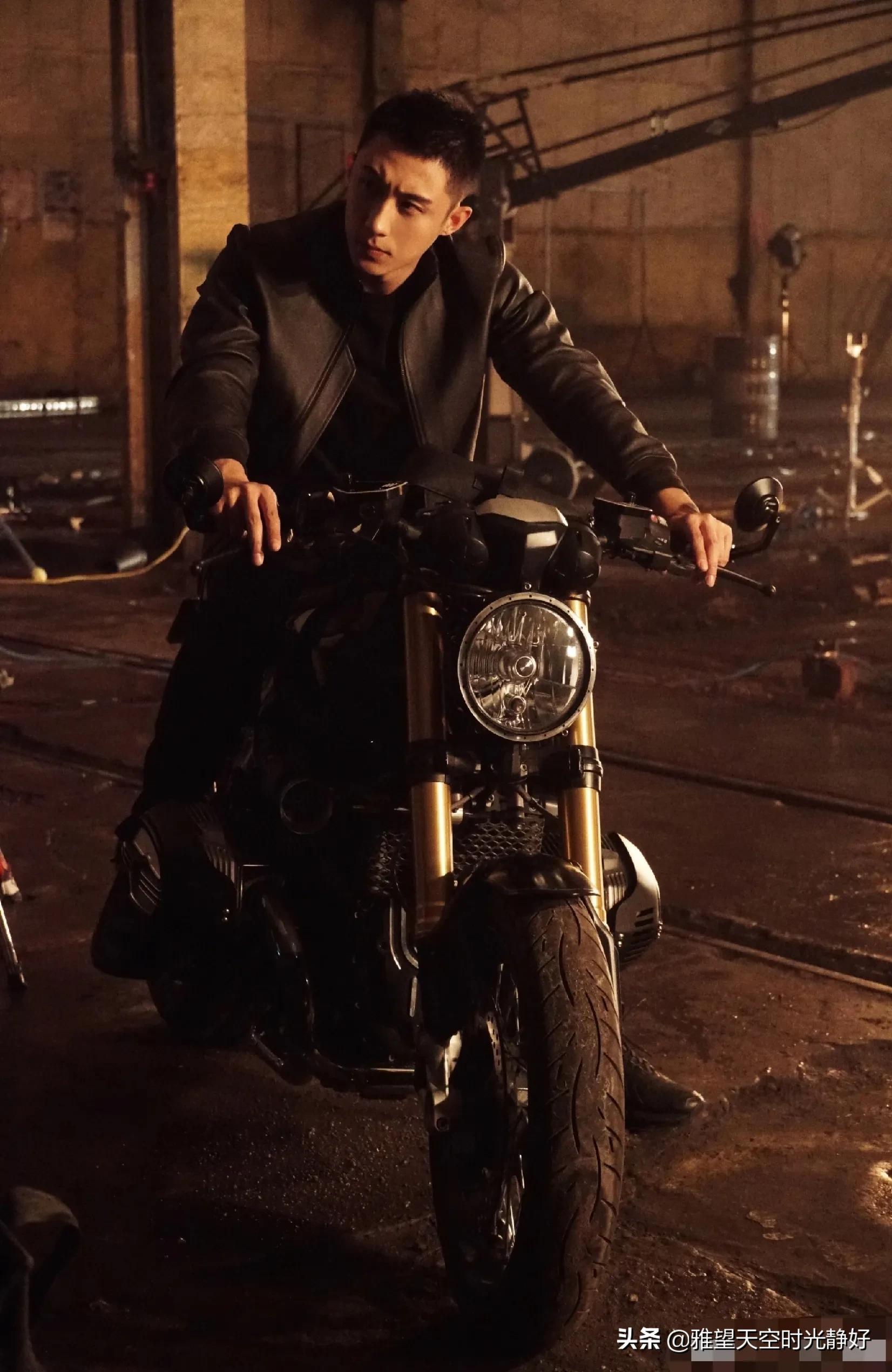 男明星西装穿搭夏季帅气,男士明星皮衣西服外套搭配