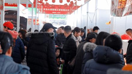 买年货的好地方！首届金沙滩啤酒城年货节汇集近万种特产