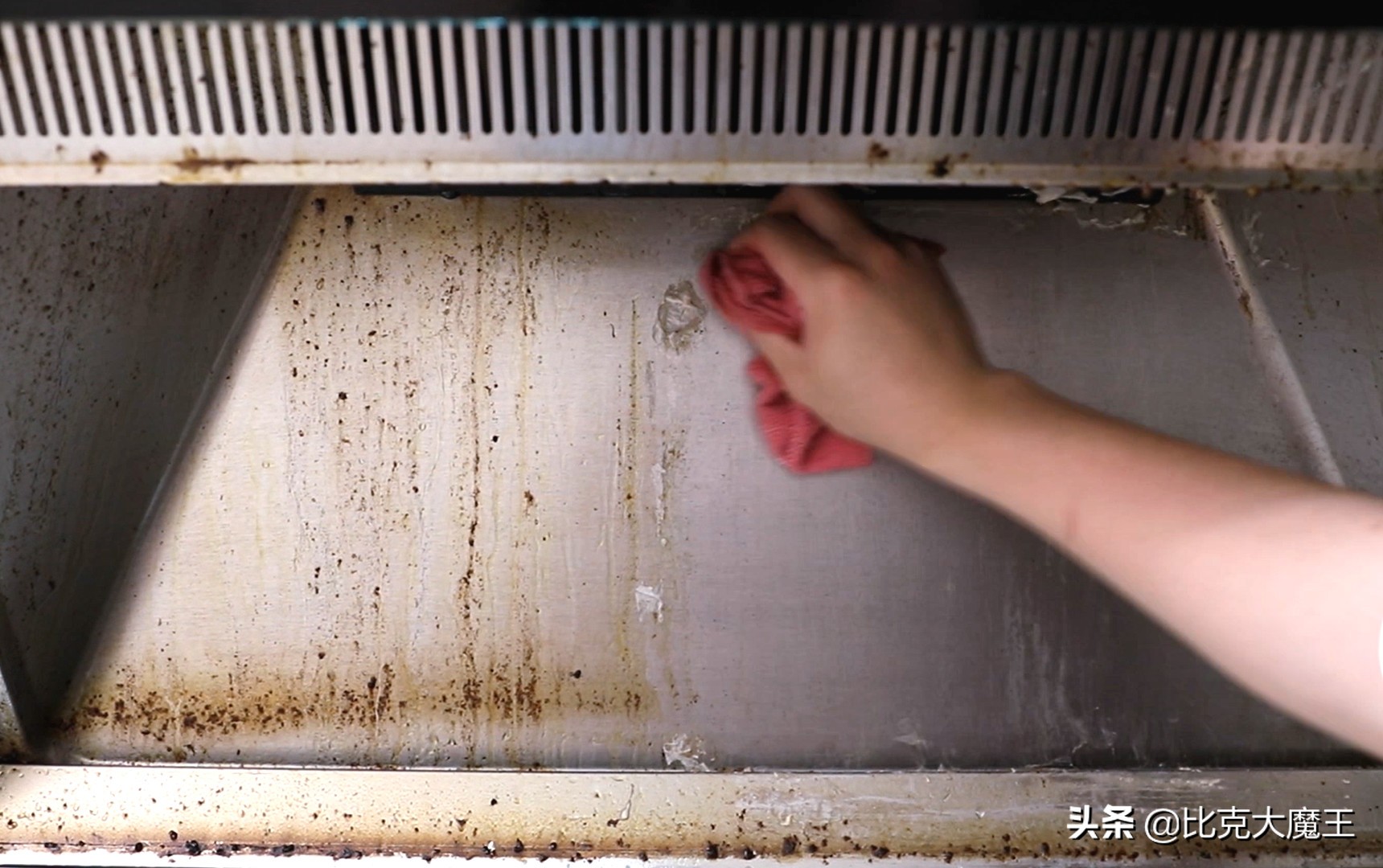 油烟机油垢怎么快速处理,油烟机油污用什么办法除最干净