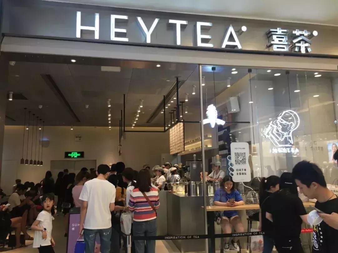 暗访多家知名奶茶店,我们走访了最火的9家奶茶店