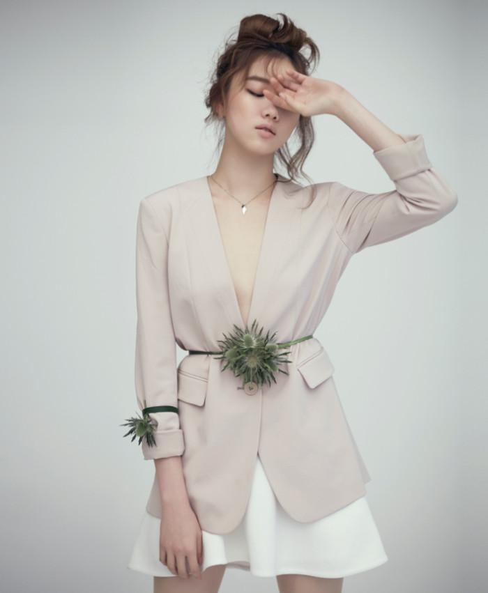 李圣经粉色衣服走秀,李圣经走秀照片