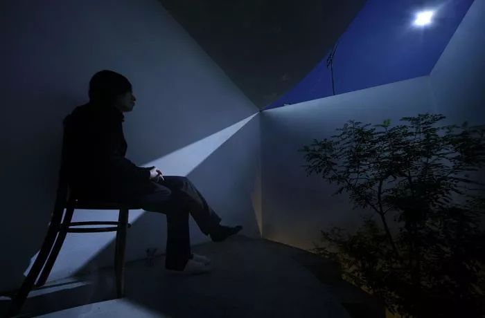 把「月亮」用到极致，建筑师为夫妻造座白色宅子，来记录阴晴圆缺