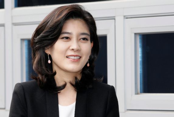 财阀控制中的韩娱圈，进行“黄色”交易，女星不堪*力暴**自杀身亡