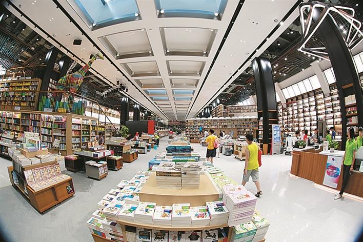 加快构建城乡公共文化服务体系,推动公共文化服务体系标准化