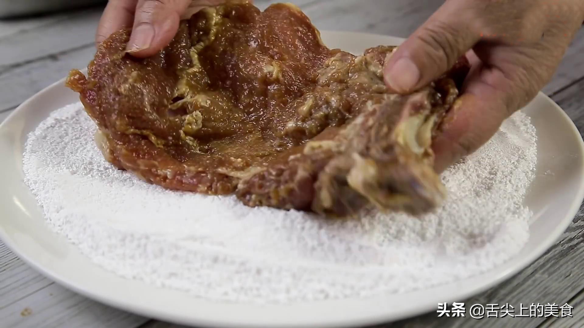 不需要炸的卤大排的做法,大排要怎么上浆怎么炸好吃