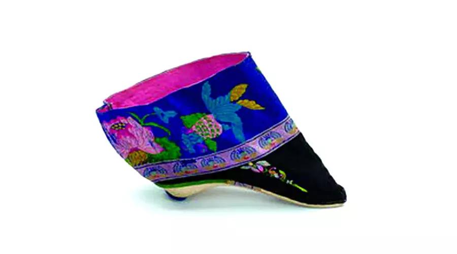 古代鞋尖上翘的鞋子,古代勾脚尖的鞋子