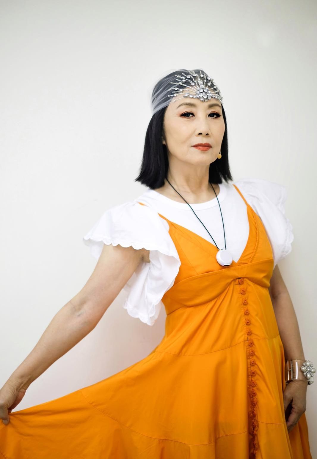 汪明荃减龄穿搭,汪明荃穿的最新裙