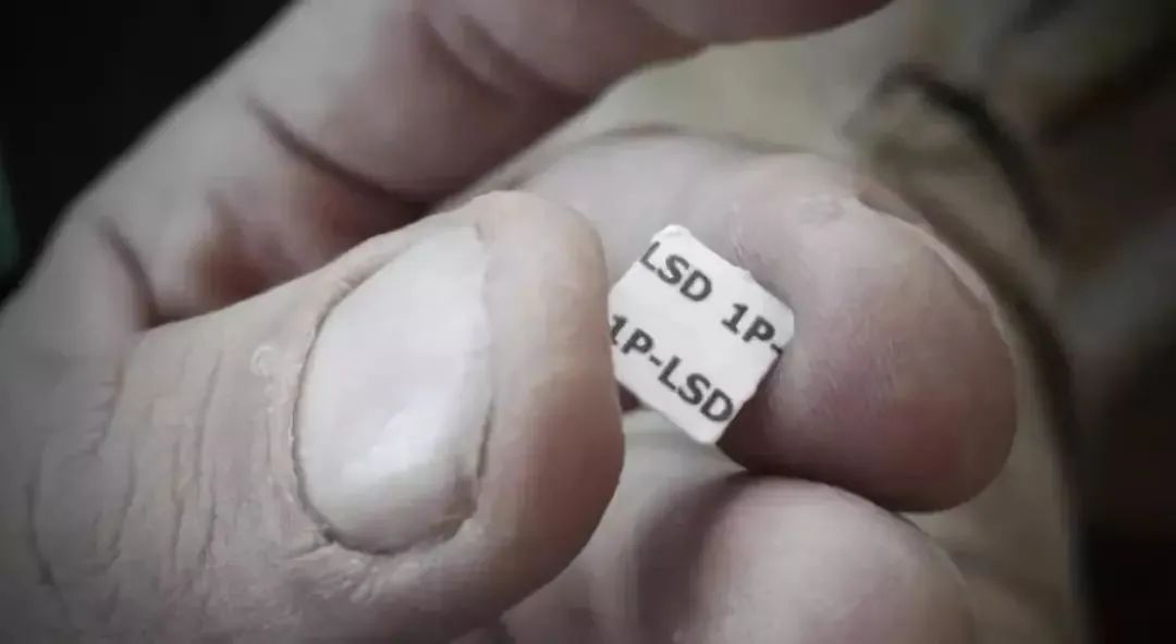 倒卖假酒中间商会判刑吗,倒卖假邮票判刑