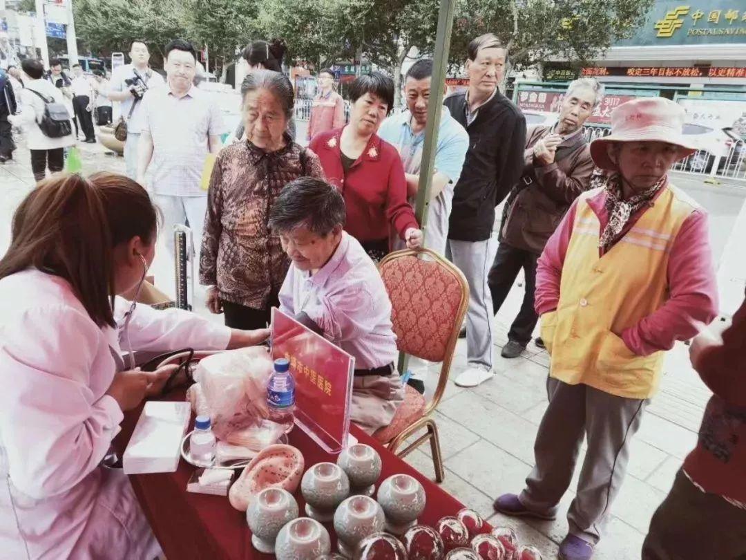 曲靖市中医医院皮肤科“5.25爱肤日”主题宣传活动纪实