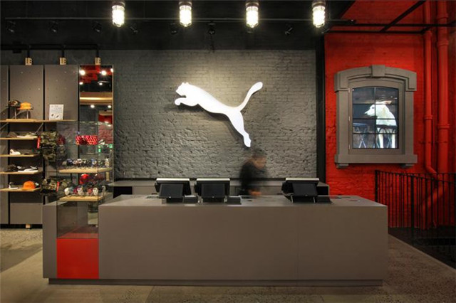 弟弟制鞋,哥哥管理,因利益反目成仇,分家后弟弟创造出阿迪达斯