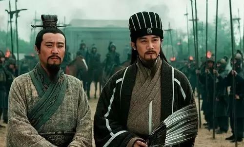 曹操是个怎样的人用四字成语形容,曹操是个怎样的人作文