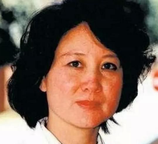 余秋雨抛弃糟糠是真的吗,余秋雨到底怎么样了