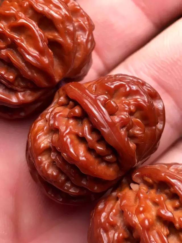 京八棱小核桃纹路和尺寸哪个重要,1.8尺寸野生小核桃手串