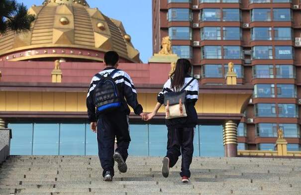 班主任如何引导早恋的孩子,班主任如何处理学习差的学生早恋