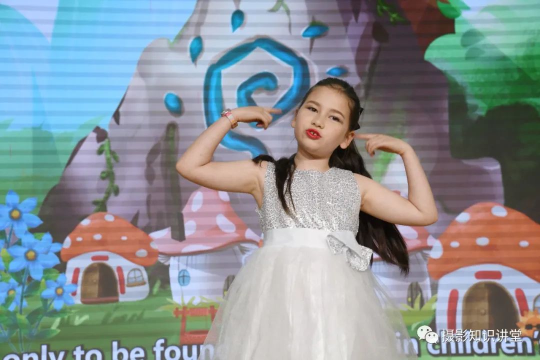 儿童摄影如何逗孩子拍入园照,儿童摄影周岁照拍摄技巧