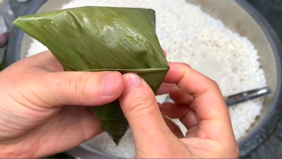 简单易学的粽子做法快学起来吧,手把手教你两种粽子做法