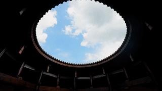 福建泉州聚龙小镇温泉公园：岩脉温泉中药花瓣池亲子戏水区