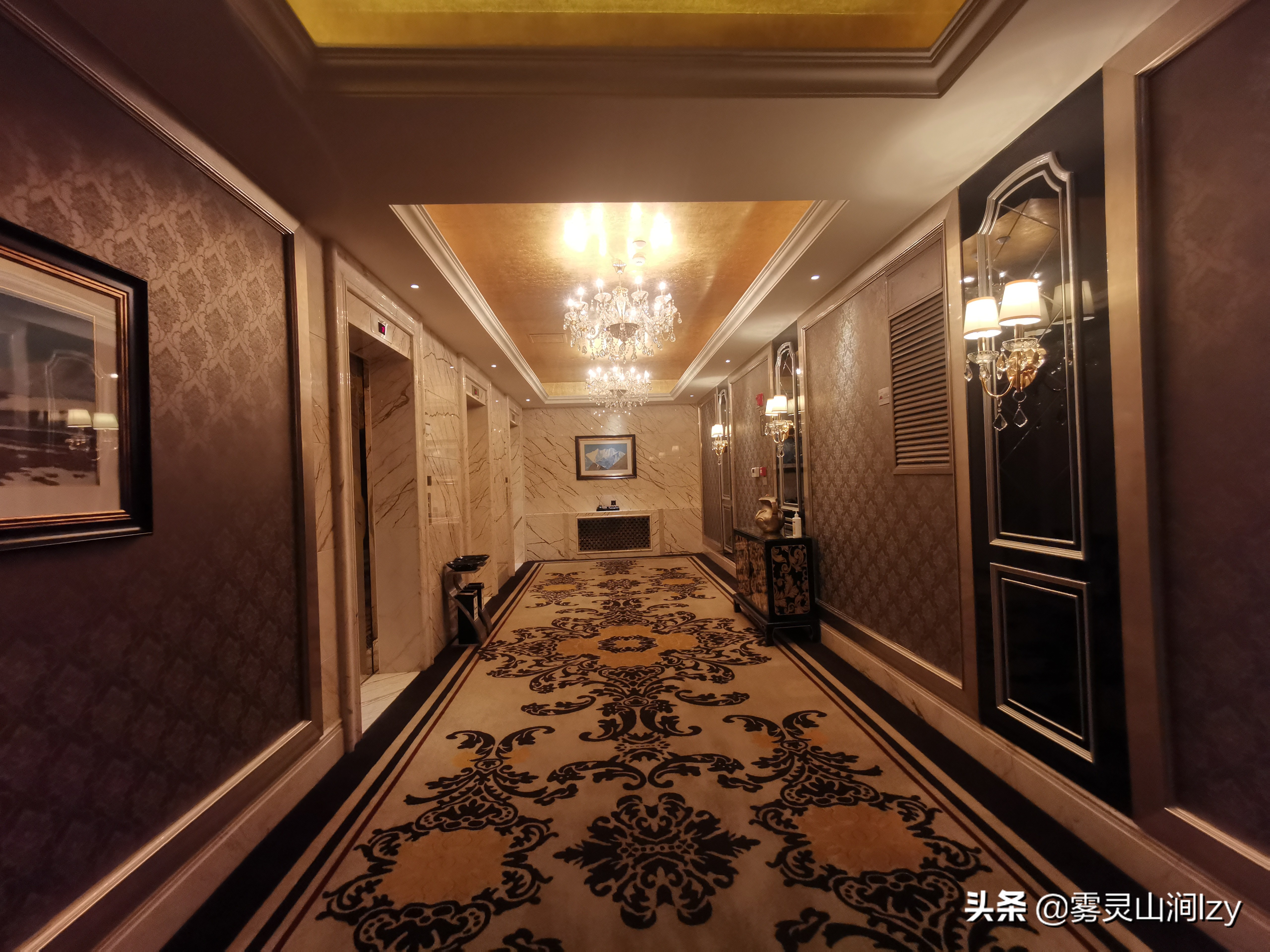 蓝天白云下的雪域高原布达拉宫,蓝天之下日光之城简介