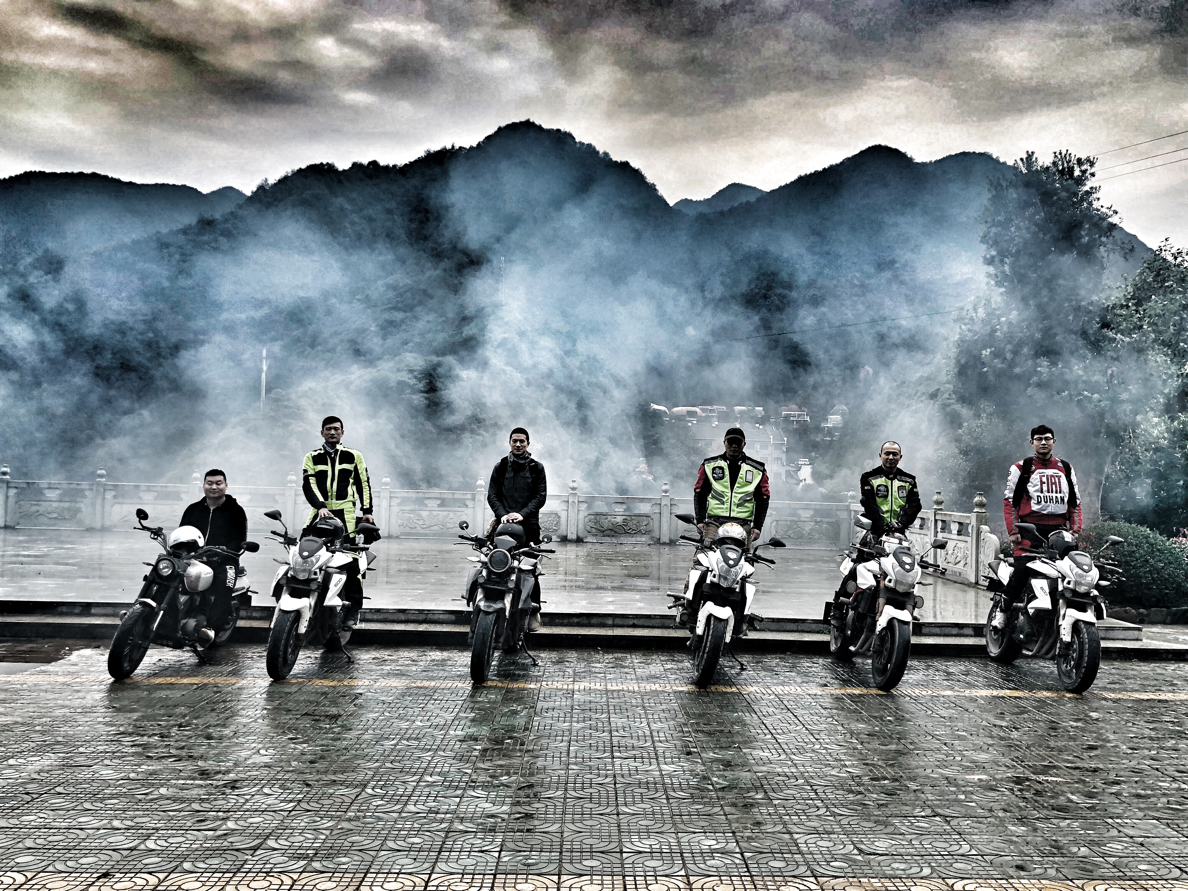 黄龙600骑行教学,黄龙600改分离手把骑行姿势