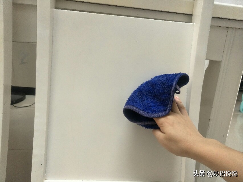 洗凳子上面的污垢用什么洗,凳子很脏怎么洗白一点