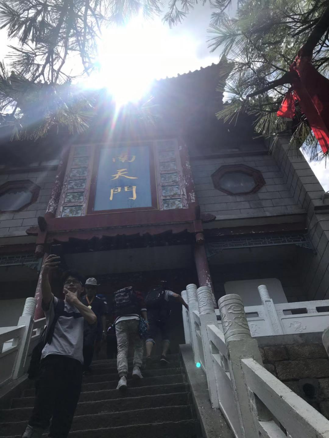 爬华山早上爬晚上能赶上火车吗,华山夜爬还是白天爬好些