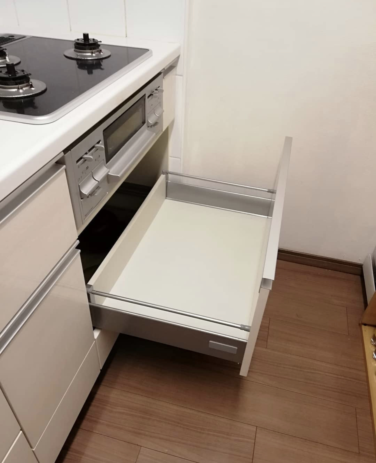 厨房锅具收纳墙上,锅具收纳小妙招废物利用