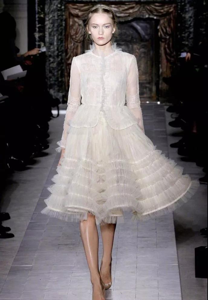 欧根纱真丝内搭,古典优雅型女人穿真丝