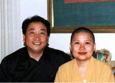 她曾是华语歌坛的顶峰,在事业巅峰期出家为尼,如今过得怎样?