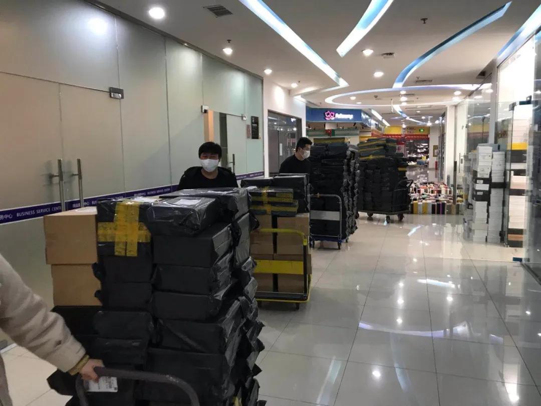 填表、测体温，武侯鞋城最后十个留守主播，撑起西南最大女鞋市场