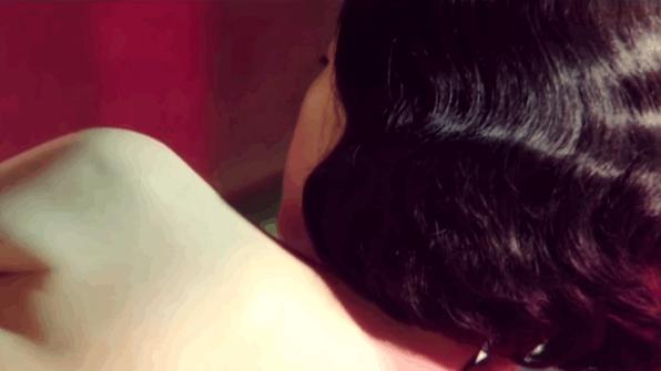 ​建议皮肤“坑洼”的女生，多在这件事花功夫，脸上净爽还更嫩了