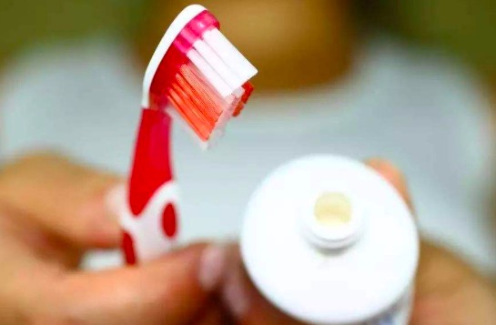 蛀牙真是被虫子吃空吗视频,蛀牙里面的虫子真的可以捉出来吗