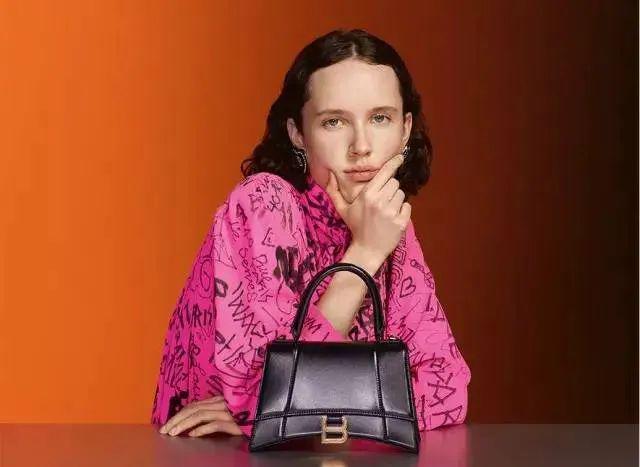 这4款包包背出去一定会被夸好看,这五款秋冬包包潮的让人心动