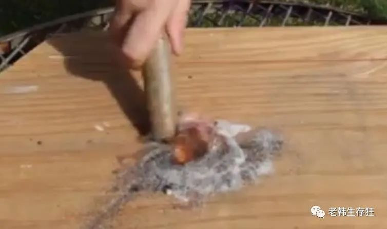 生存狂全套装备视频,生存狂开发山洞囤物资