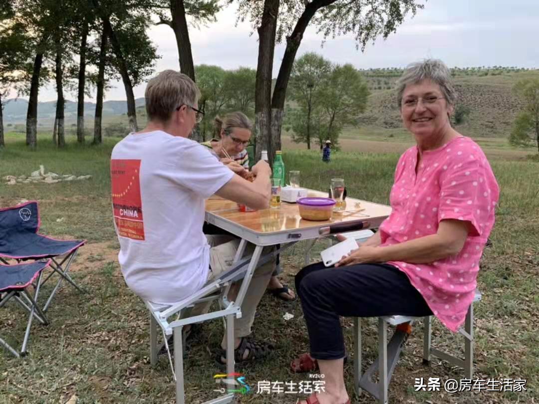 外国人开的房车来中国旅游,外国人来中国玩