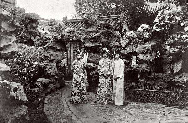 婉容在监狱里去世到底是因为什么,婉容因何被监禁